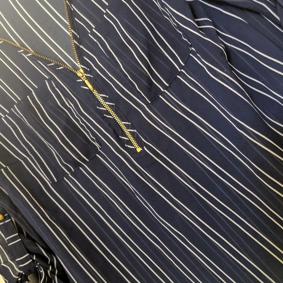 Navy top w/ zip front - Picture 4 of 4